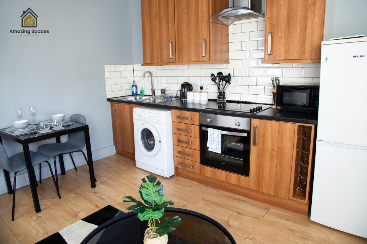City Centre 2 Bed Flat Sleeps 3 For Work And Leisure With Free Wifi By Amazing Spaces Relocations Ltd 沃灵顿 外观 照片