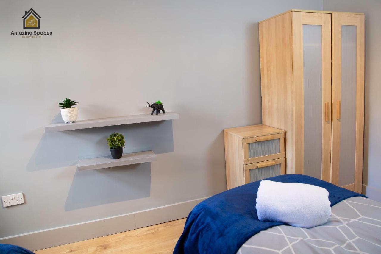 City Centre 2 Bed Flat Sleeps 3 For Work And Leisure With Free Wifi By Amazing Spaces Relocations Ltd 沃灵顿 外观 照片