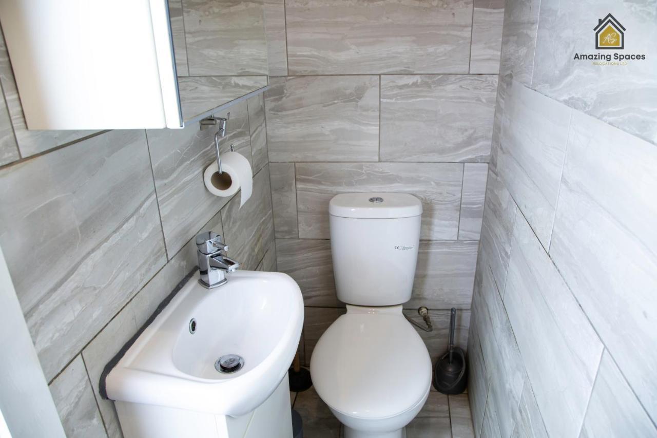 City Centre 2 Bed Flat Sleeps 3 For Work And Leisure With Free Wifi By Amazing Spaces Relocations Ltd 沃灵顿 外观 照片